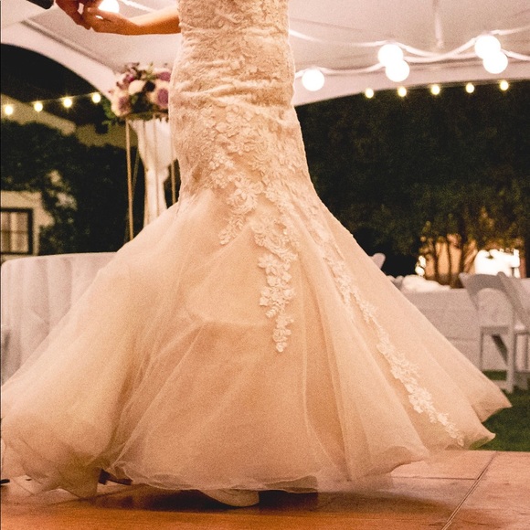 Beautiful wedding dress, veil and slip… worn once. - Picture 8 of 15